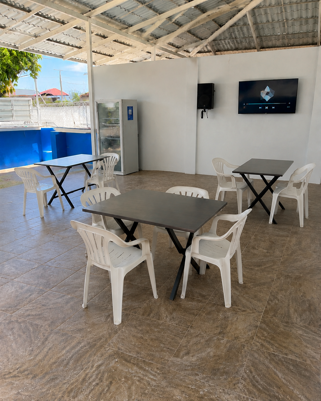Área social junto a la piscina